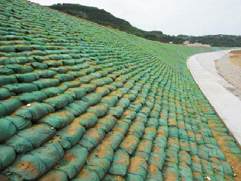 植生袋對裝袋土質