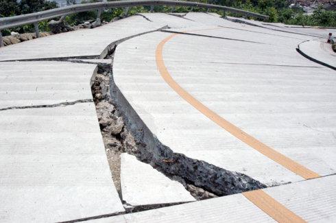 公路的破損圖片